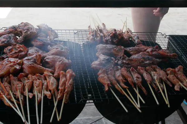 Tay tarzında ızgara et sopa