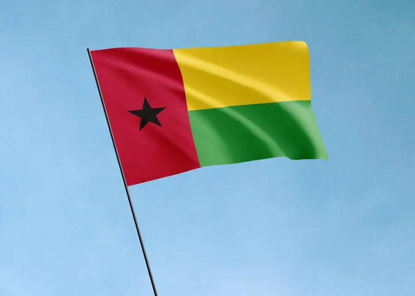 Drapeau Guinée Bissau Haut Dans Ciel Jour Indépendance Guinée Bissau — Photo