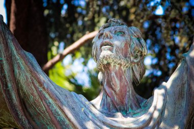 gökyüzüne bakarak