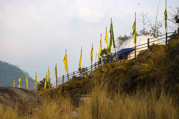 漂亮的Igloo帐篷房子 一个理想的家 风景秀丽 坐落在喀林邦托迪的河岸上 — 图库照片