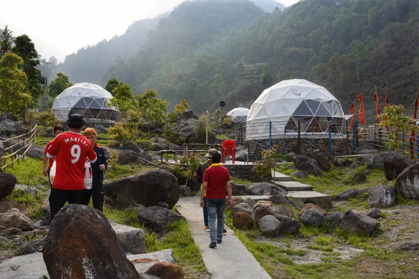 Güzel Igloo çadır evi. Todey, Kalimpong 'daki nehir kıyısında manzaralı güzel bir ev..