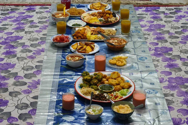 Iftar Pasto Serale Con Cui Musulmani Terminano Loro Ramadan Quotidiano — Foto Stock