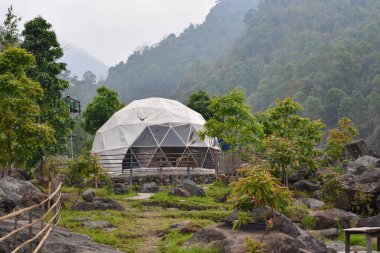 Güzel Igloo çadır evi. Todey, Kalimpong 'daki nehir kıyısında manzaralı güzel bir ev..