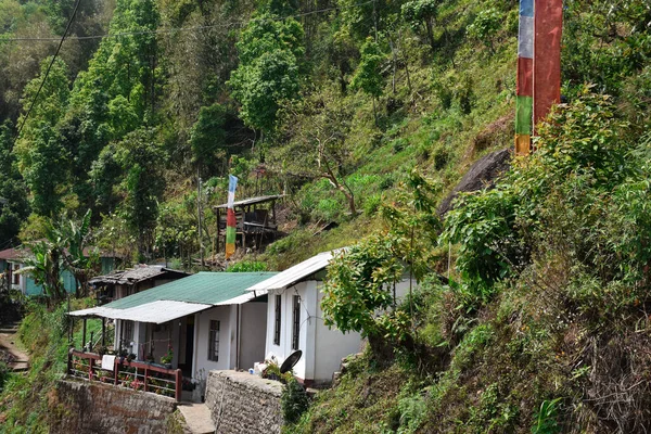 Village Himalayen Traditionnel Chalet Drapeaux Prière Bouddhistes Kalimpong Inde — Photo