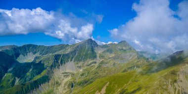 Güzel dağlar peyzaj fırtınası. Doğa . 