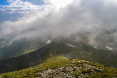 Güzel dağlar peyzaj fırtınası. Doğa . 