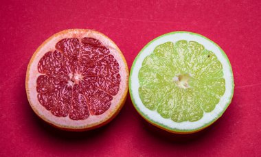 Gri Beton Masada Farklı Meyveler