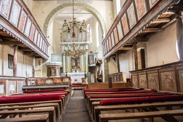 Viscri, Romanya - 24 Nisan 2021: Romanya 'nın Transilvanya bölgesindeki Viscri güçlendirilmiş kilise UNESCO Dünya Mirası Alanında.