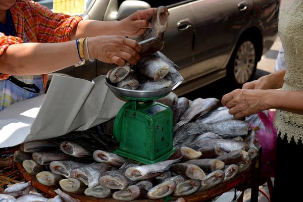 Balık satışı