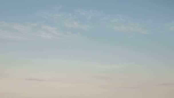 The movement of clouds over the fields of winter wheat in early spring in the vast steppes of the Don. — Stock Video