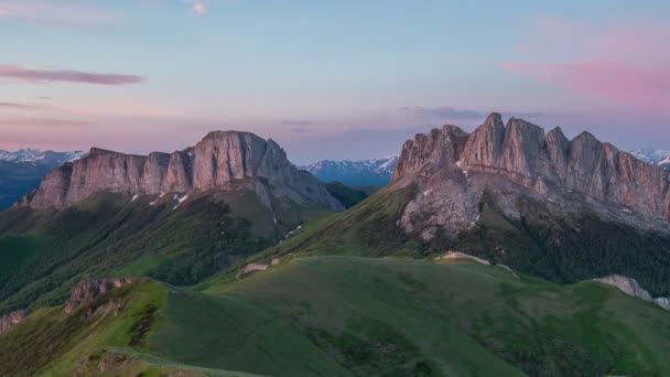 The formation and movement of clouds over the summer slopes of Adygea Bolshoy Thach and the Caucasus Mountains — Stock Video