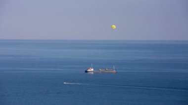 Sudak Karadeniz şehir Koyu'nun sakin sularda tekne yüzen