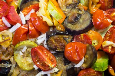 bir tavada sebze yahni