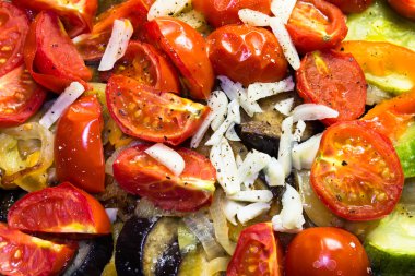 bir tavada sebze yahni