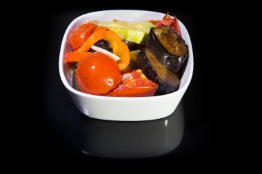 bir tavada sebze yahni