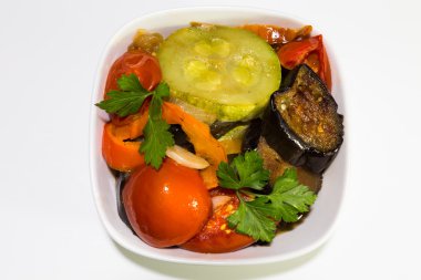 bir tavada sebze yahni