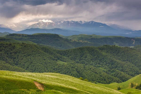 Rusia, las montañas del Cáucaso, Kabardino-Balkaria. La formatio — Foto de Stock