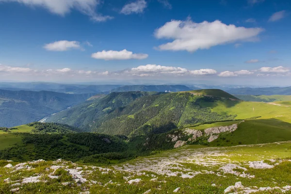 Rusia, las montañas del Cáucaso, República de Karachay-Cherkessia . — Foto de Stock