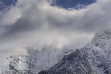 Dağlarda ilk frost.