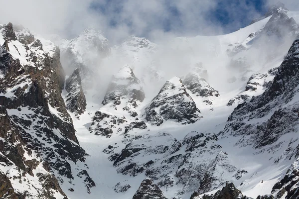 Φαράγγι Tsei παγετώνες σε σαφή καλοκαίρι καιρικές συνθήκες. — Φωτογραφία Αρχείου