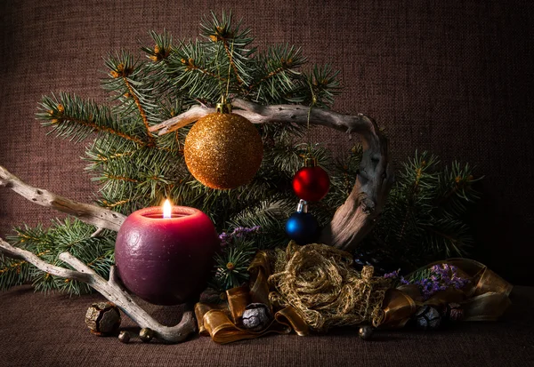 Christmas tree and decorations, decorated candles and driftwood. — Stock Photo, Image