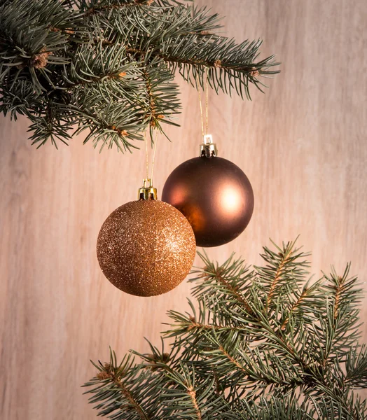 Composición con árbol de Navidad y bolas de decoración de Navidad , —  Fotos de Stock