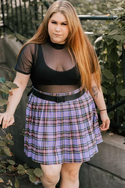 Trendy plus size woman in mini skirt — Stock Photo, Image