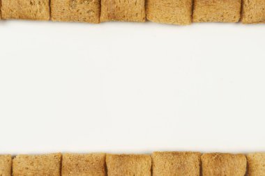 Pedler beyaz arka planda üst ve alt sırada dizilmiştir.