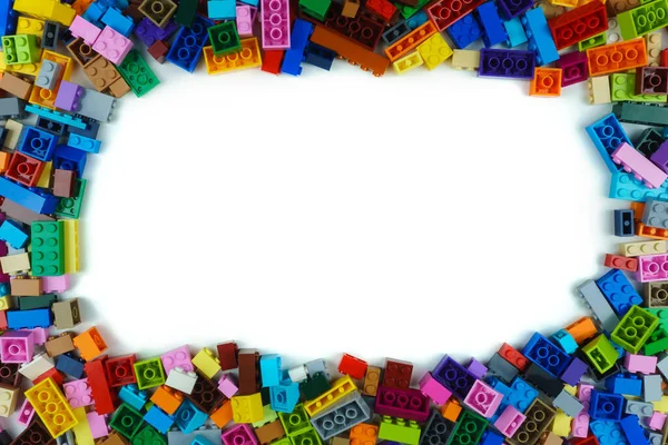 Ortasında kopya alanı olan renkli oyuncak tuğlaları Telifsiz Stok Fotoğraflar