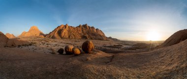 Spitzkoppe dağlarında ünlü kaya oluşumu