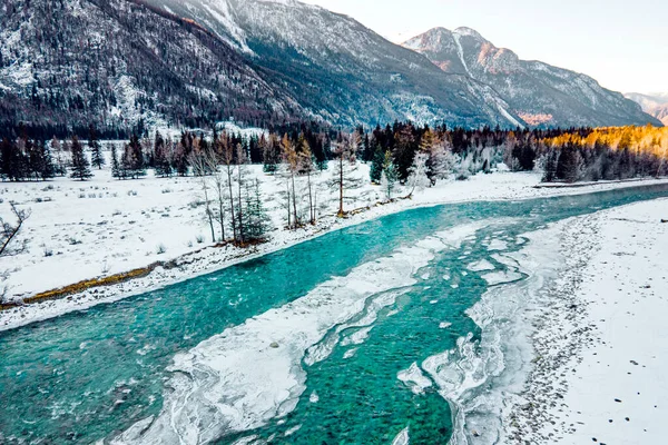 Piccolo Fiume Che Conduce Lago All Inizio Della Sera Inverno — Foto Stock