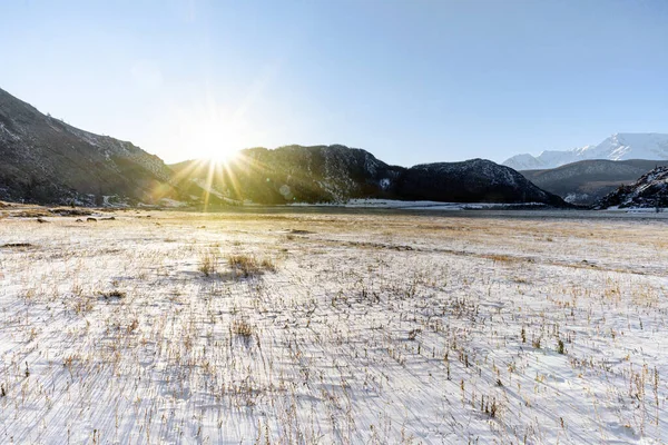 All Alba Presto Nelle Steppe Pascolo Innevato Nella Repubblica Dell — Foto Stock