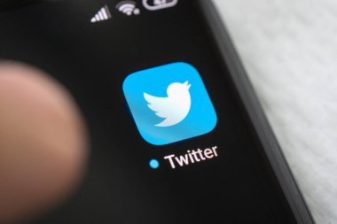 17 Şubat 2021, Barnaul, Rusya: Twitter simgesine tıklama görüntüsü