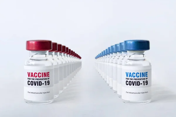 Beyaz Masada Bir Sürü Covid Coronavirus Aşısı Var Covid Salgınıyla — Stok fotoğraf