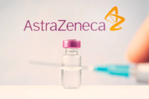 Una Jeringa Vacunación Una Ampolla Vidrio Con Líquido Transparente Sobre — Foto de Stock