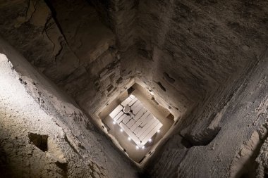 Djoser, Saqqara 'daki Büyük Basamak Piramidi' nin içindeki antik mahzen manzarası. Kahire, Mısır. Firavunların mezarı..