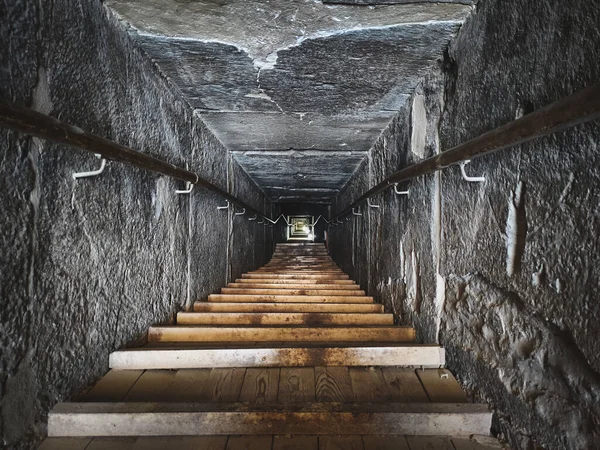 Discesa Nell Antica Piramide Egizia Catacombe Antiche — Foto Stock