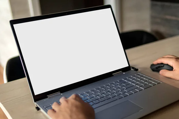 Rückansicht Von Geschäftsmannhänden Die Mit Laptop Schreibtisch Beschäftigt Sind Mit — Stockfoto