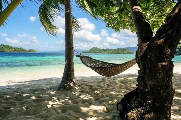 The hammock on Paradise island — Stock Photo, Image