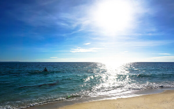 Рыбак в море
