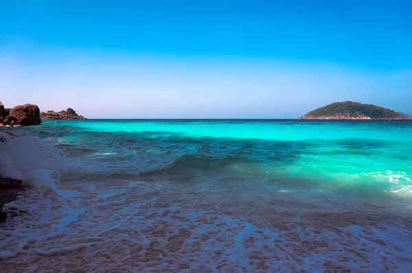 A la sombra en la playa . — Foto de Stock