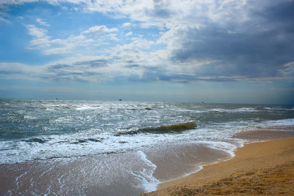 Vista mar. praia e ondas — Fotografia de Stock