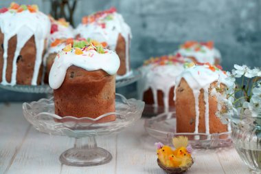 Paskalya kutlaması için ev yapımı Paskalya Keki. Taze Paskalya Keki Kulich (Paskalya Ekmeği Paska Paşa))