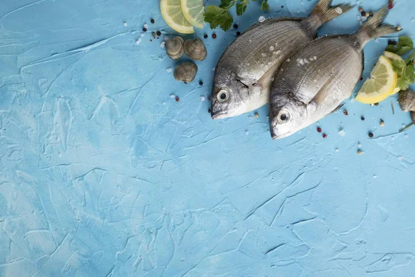 Piso Poner Pescado Con Espacio Copia Limón Resolución Alta Calidad —  Fotos de Stock