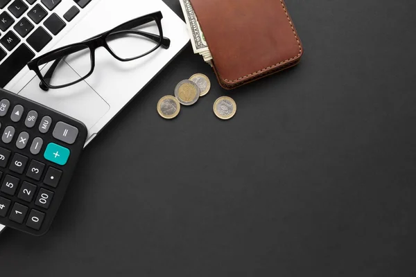 Flache Brieftasche Neben Laptop Auflösung Und Hohe Qualität Schönes Foto — Stockfoto