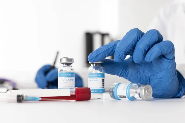 Vaccino Vaccinale Covid Posizione Eretta Risoluzione Bella Foto Alta Qualità — Foto Stock