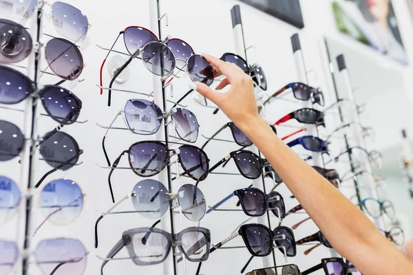 Close Woman Checking Sunglasses Resolution High Quality Beautiful Photo — Zdjęcie stockowe