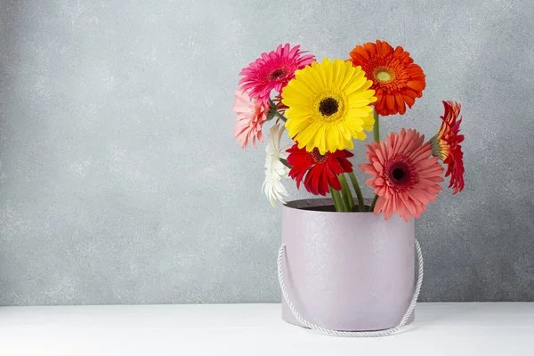 Arrangement Gerbera Marguerite Seau Fleurs Résolution Belle Photo Haute Qualité — Photo