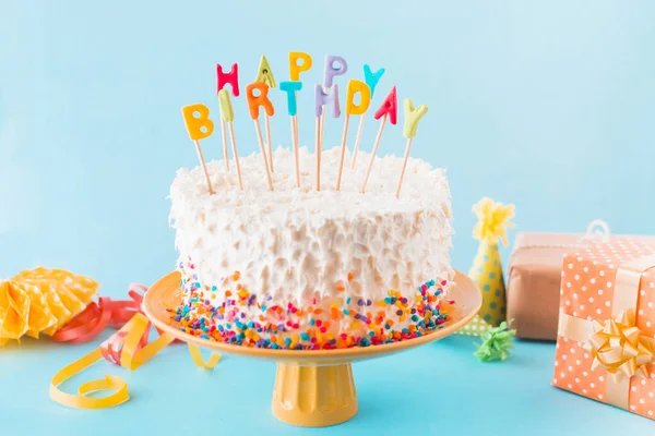 Torta Compleanno Con Accessori Regalo Sfondo Blu Risoluzione Bella Foto — Foto Stock