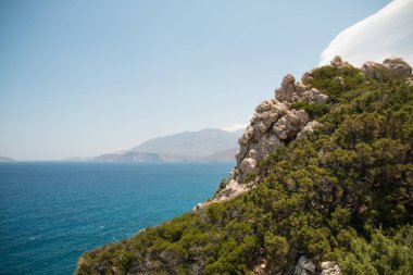 Yunanistan, Girit, deniz kenarında güneşli bir gün